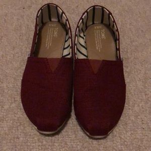 Women’s Maroon TOMS